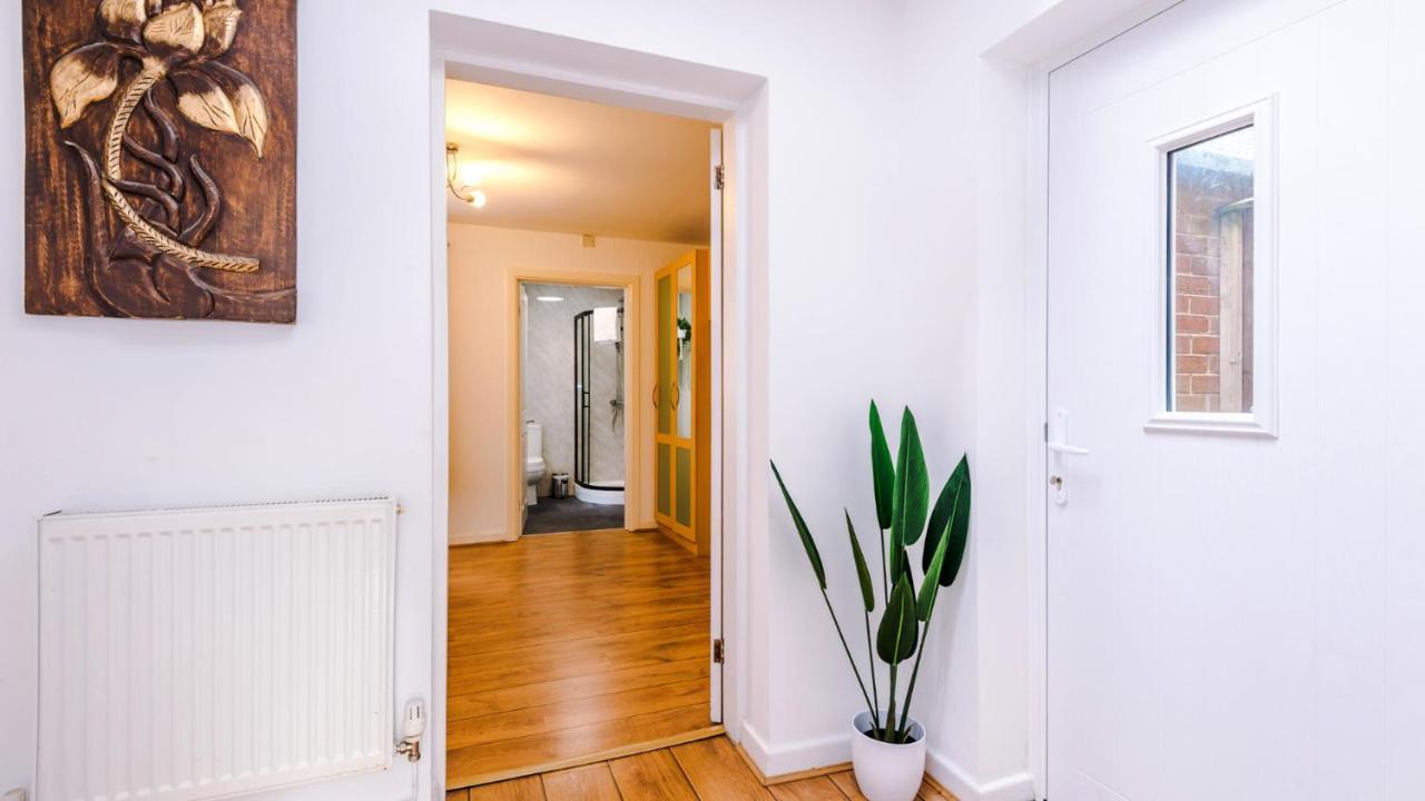Newhall Road - 4 Bedroom Chester Home - Parking Wervin Dış mekan fotoğraf