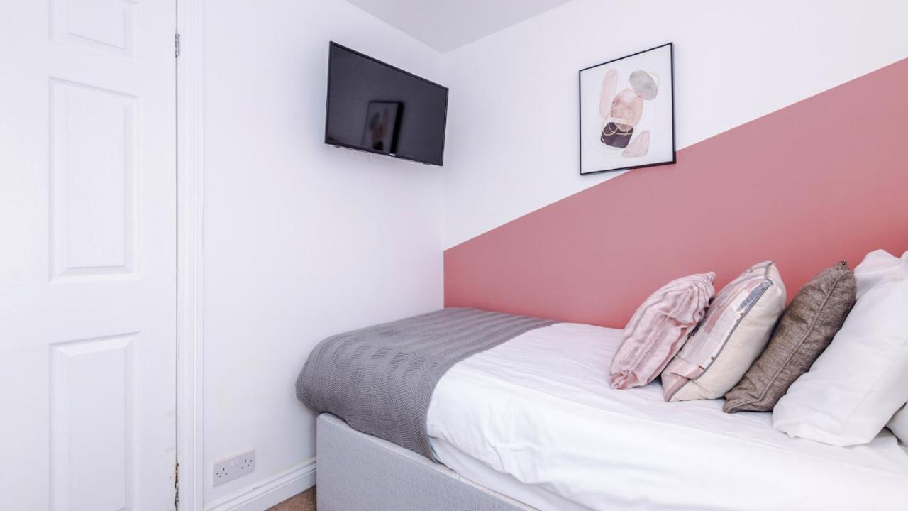 Newhall Road - 4 Bedroom Chester Home - Parking Wervin Dış mekan fotoğraf