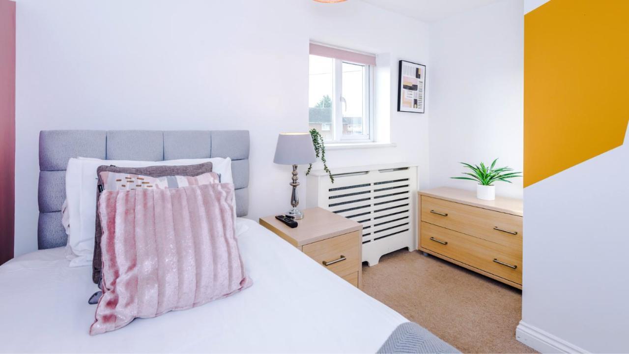 Newhall Road - 4 Bedroom Chester Home - Parking Wervin Dış mekan fotoğraf