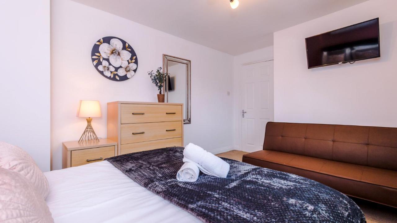Newhall Road - 4 Bedroom Chester Home - Parking Wervin Dış mekan fotoğraf
