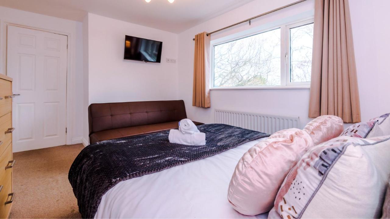 Newhall Road - 4 Bedroom Chester Home - Parking Wervin Dış mekan fotoğraf
